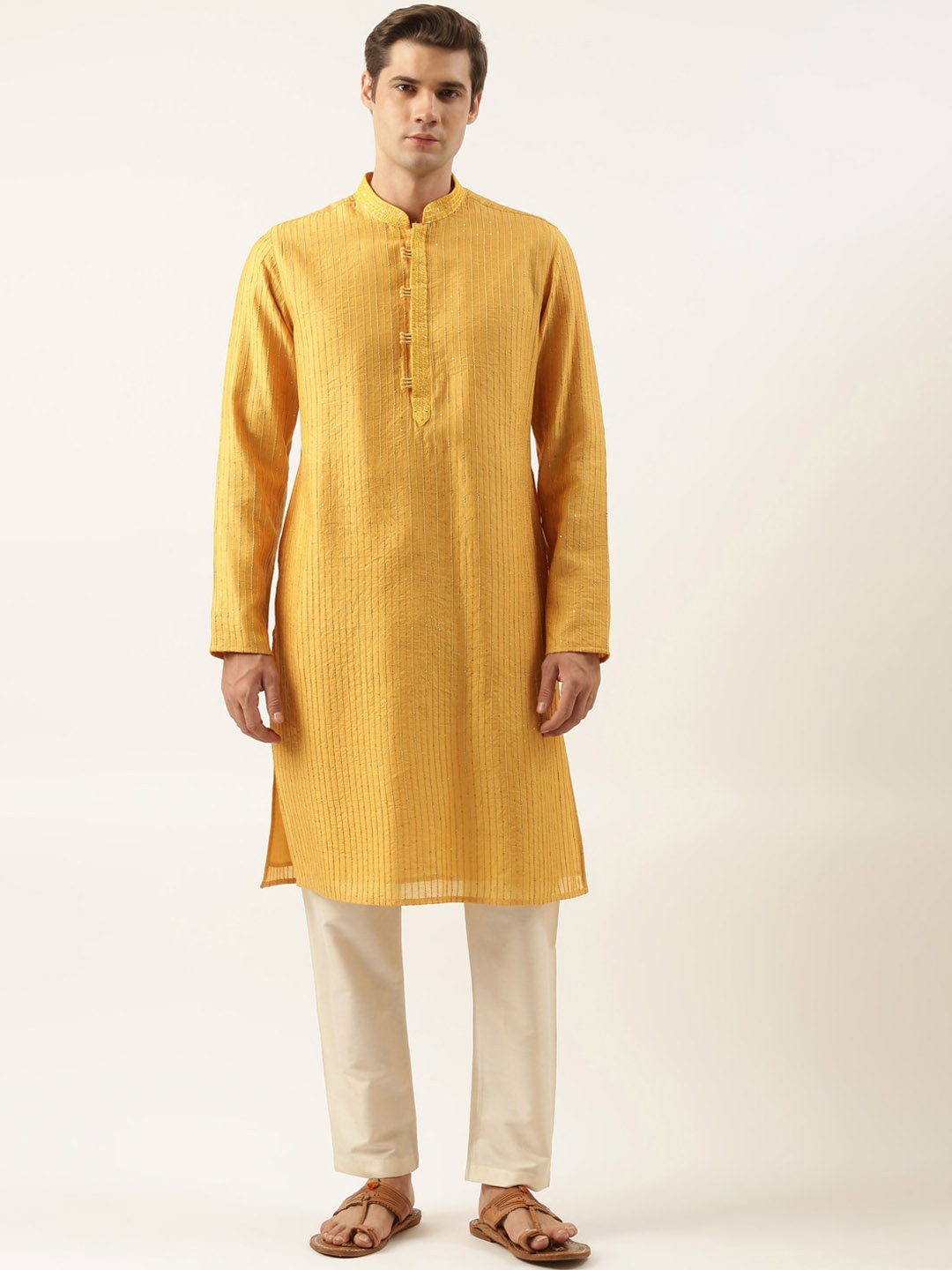 

TheEthnic.Co Embroidered Regular Long Sleeves Mandarin Collar Sequinned Kurta with Pyjamas, Mustard
