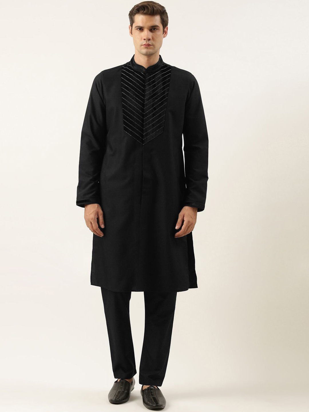 

TheEthnic.Co Mandarin Collar Long Sleeves Yoke Design Pure Cotton Kurta with Trouser, Black