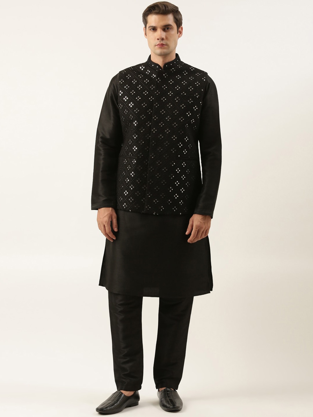 

TheEthnic.Co Regular Long Sleeves Mandarin Collar Kurta with Trousers, Black