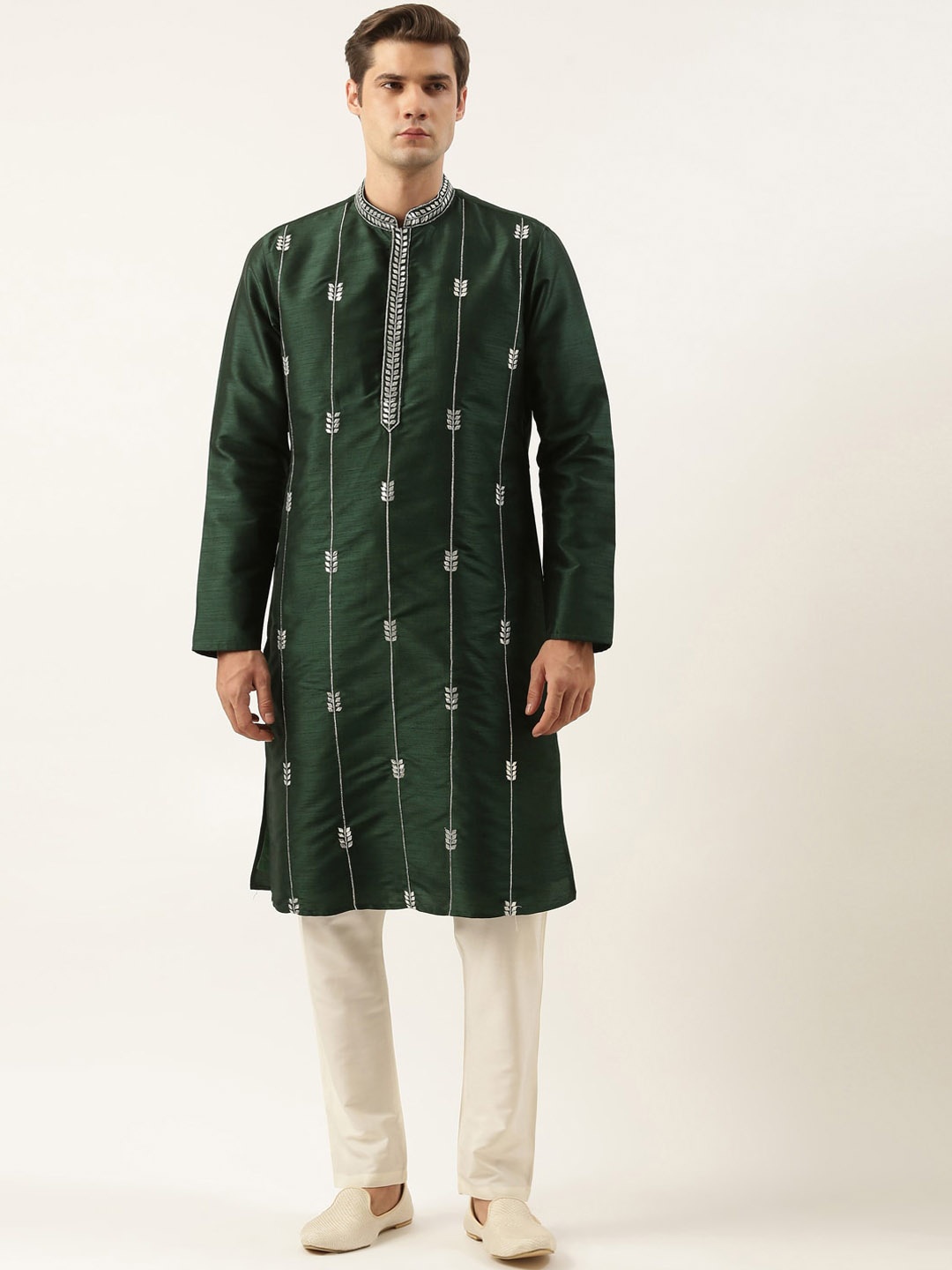 

TheEthnic.Co Embroidered Regular Long Sleeves Mandarin Collar Kurta with Pyjamas, Green