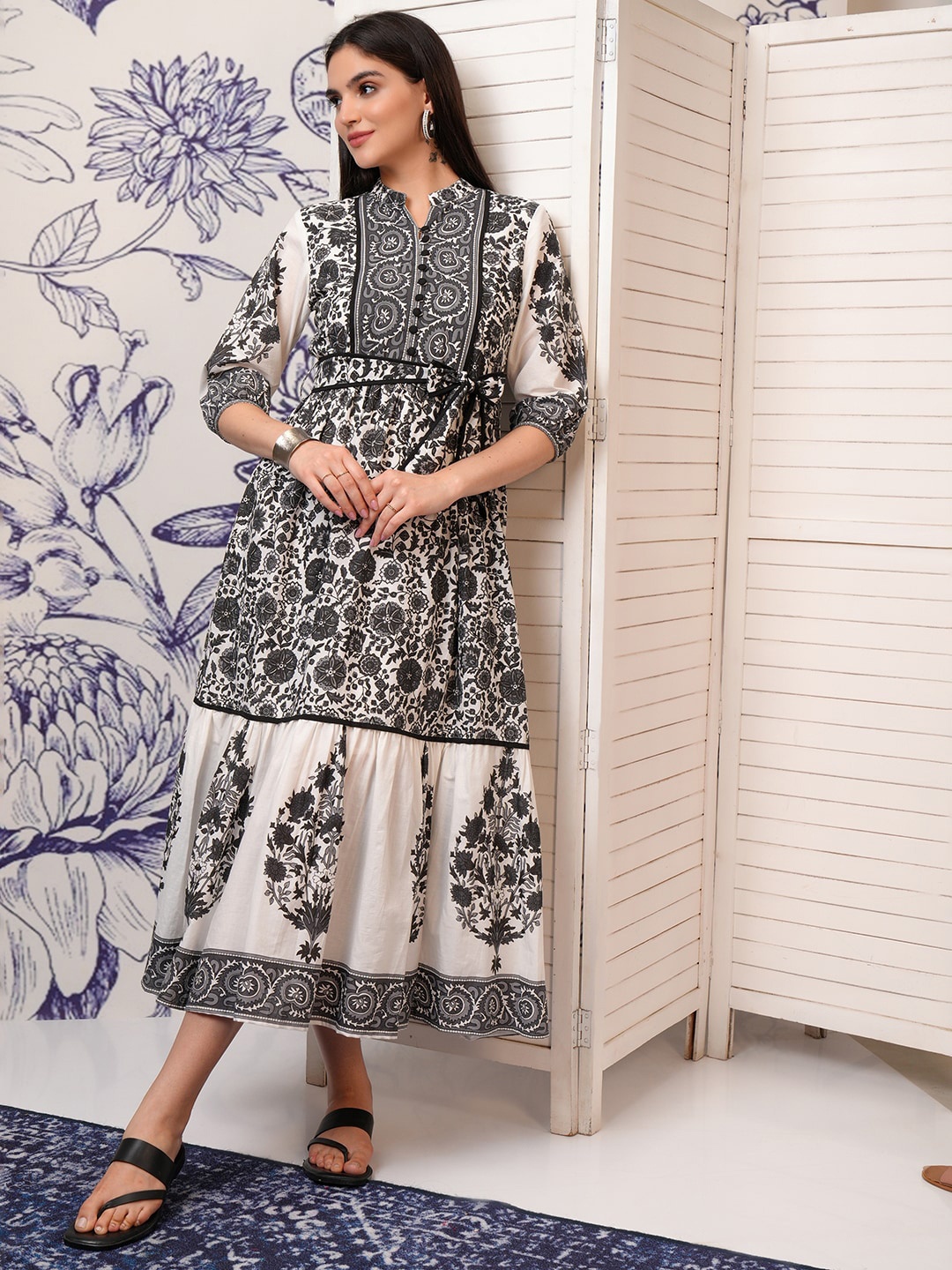 

Vishudh Ethnic Motifs Printed A-Line Midi Dress, Black