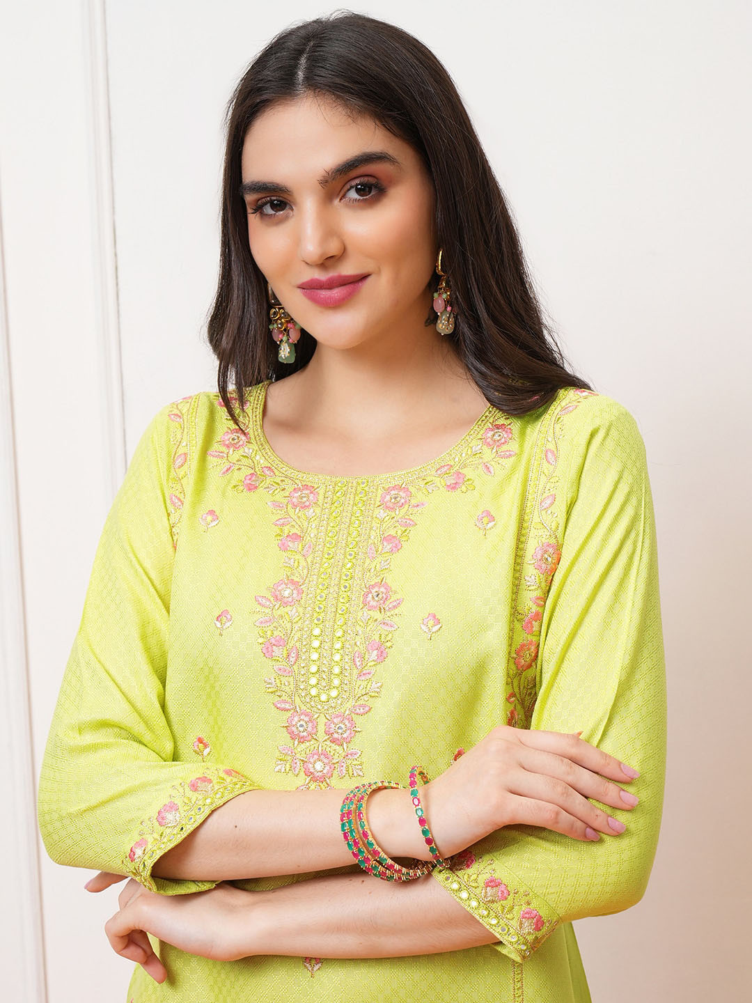 

Vishudh Green Floral Embroidered Thread Work Straight Kurta