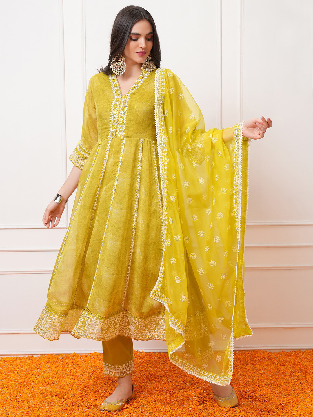 

Vishudh Floral Embroidered Regular Sequinned Kurta with Trousers & With Dupatta, Green