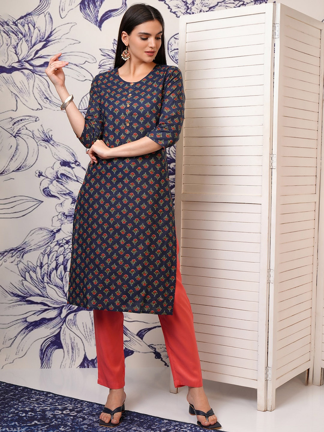 

Vishudh Navy Blue Floral Printed Pure Cotton Straight Kurta