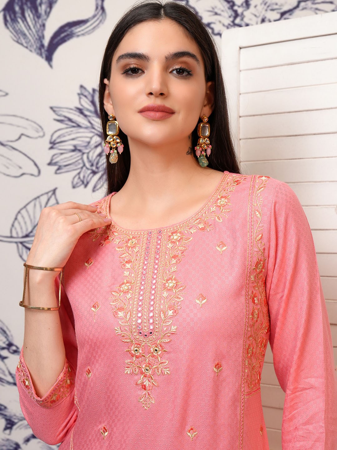 

Vishudh Ethnic Motifs Embroidered Round Neck Straight Kurta, Peach