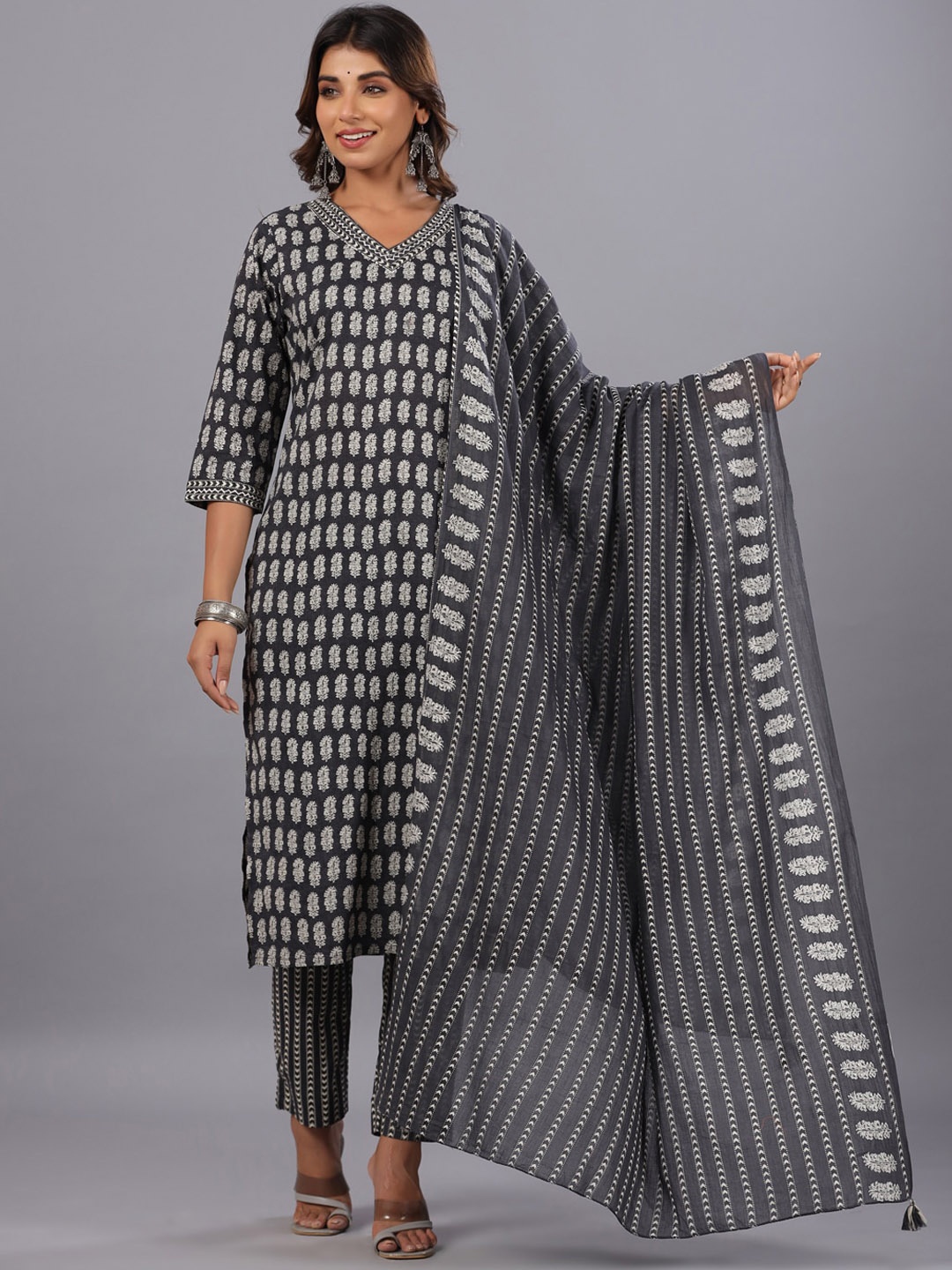 

Amchoor Ethnic Motifs Printed V- Neck Straight Kurta with Trousers & Dupatta, Black
