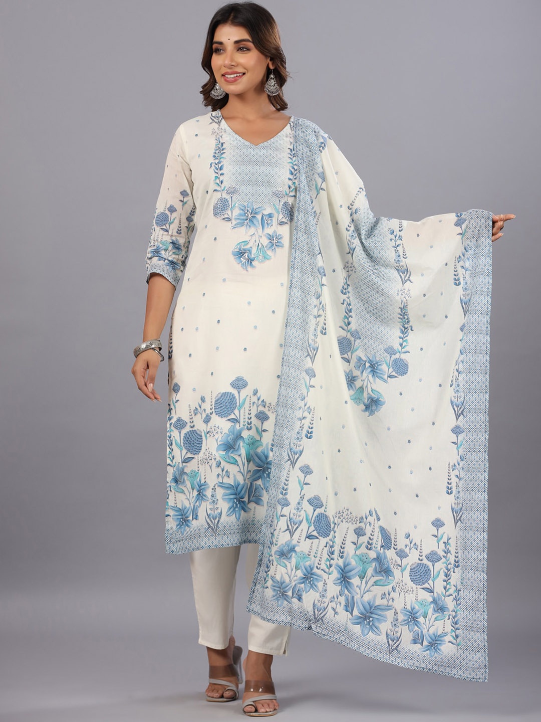 

Amchoor Floral Printed V-Neck Sequinned Straight Regular Kurta With Trousers & Dupatta, Blue