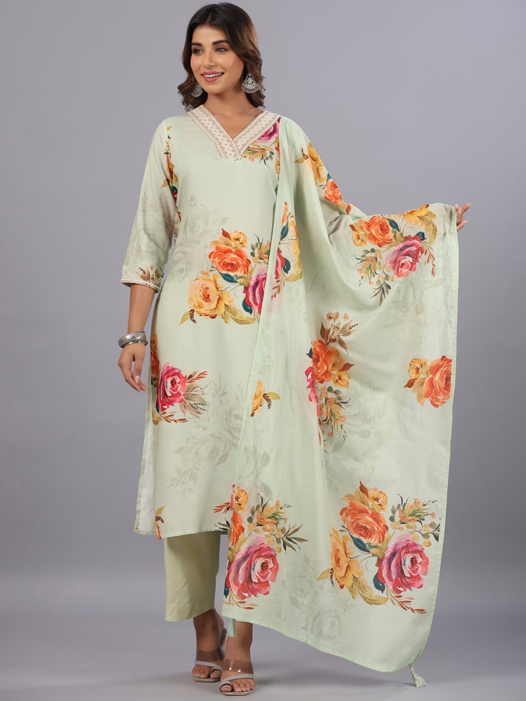 

Amchoor Floral Printed V-Neck Regular Gotta Patti Straight Kurta With Trousers & Dupatta, Green