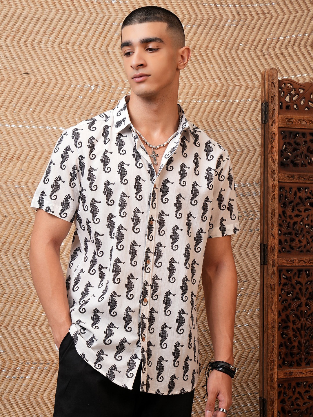 

HIGHLANDER Spread Collar Regular Fit Half Sleeve Shirt, White
