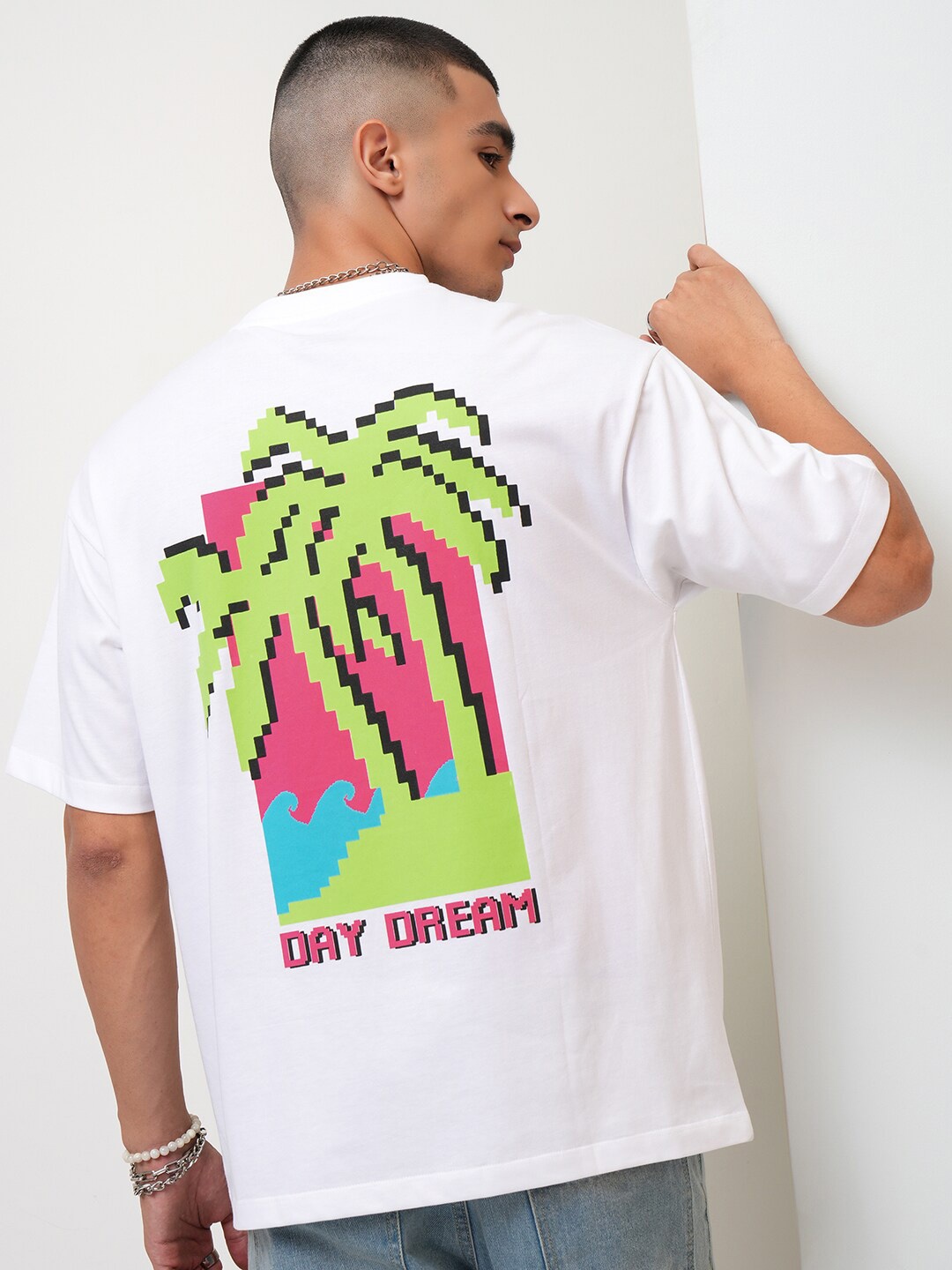 

HIGHLANDER White Graphic Printed Drop Shoulder Sleeves Relaxed Fit T-shirt