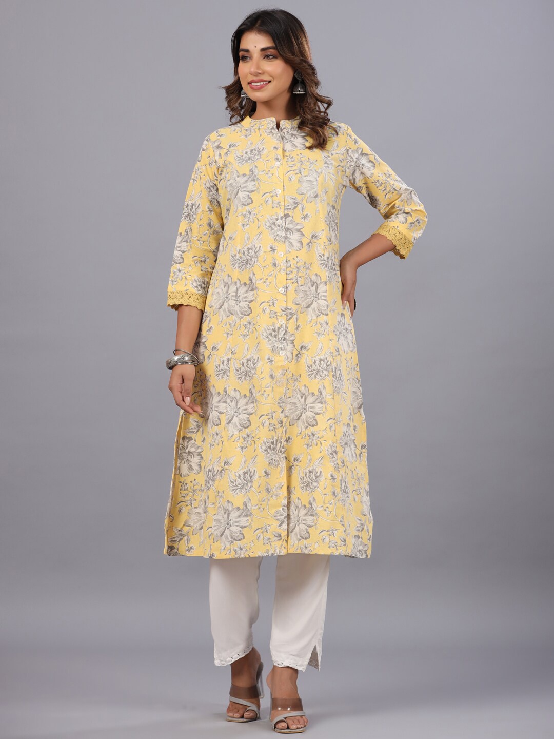 

Amchoor Yellow Floral Printed Princess Cut Mandarin Collar Straight Kurta