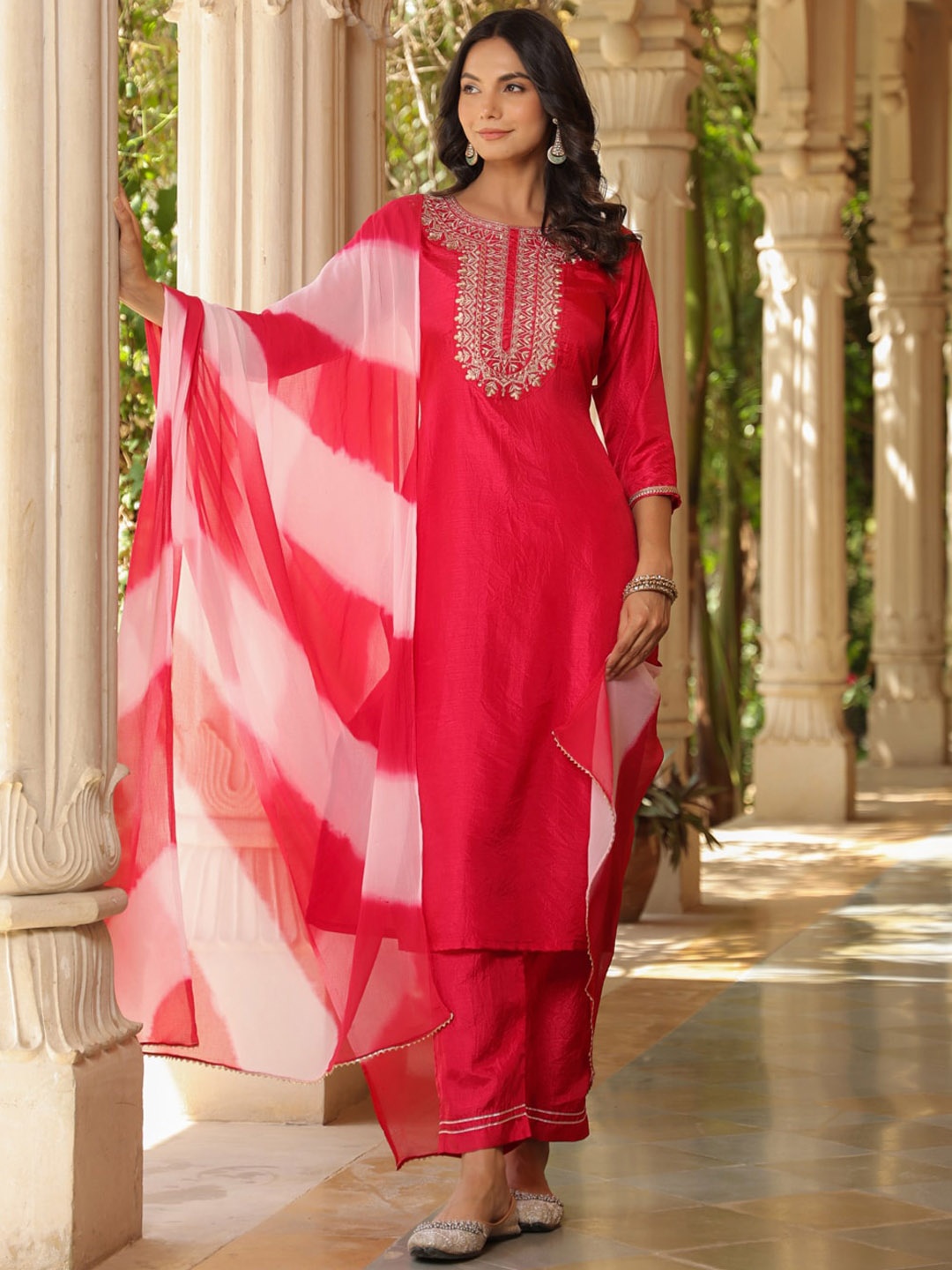 

KALINI Floral Yoke Design Regular Thread Work Kurta With Trousers & Dupatta, Pink