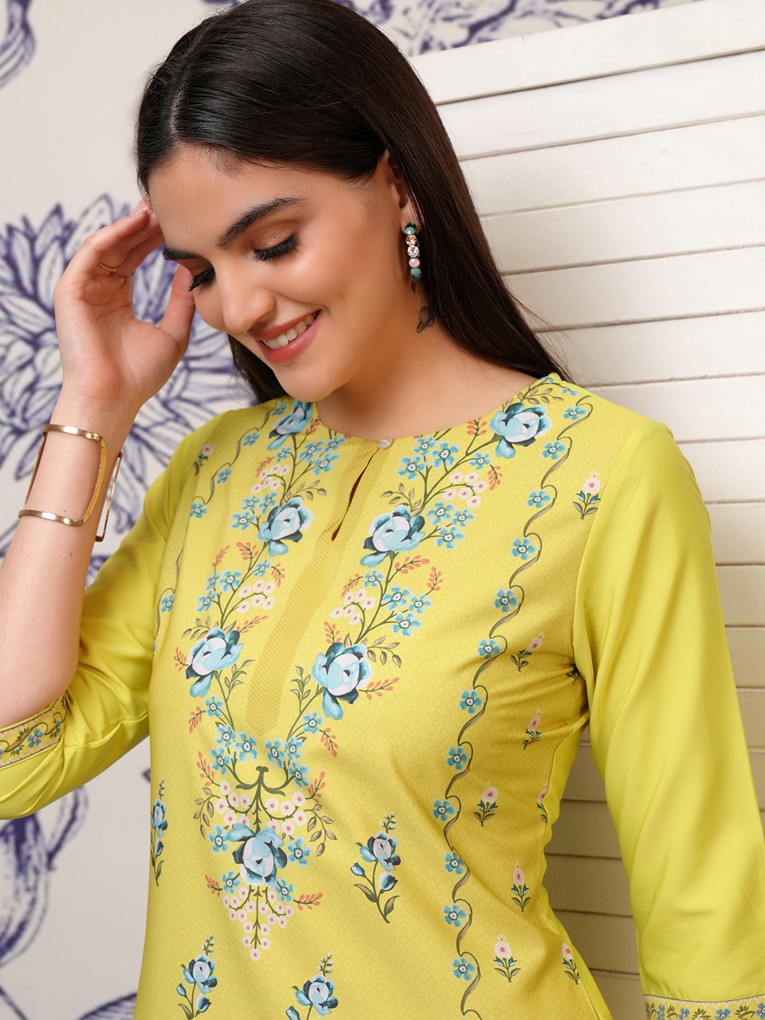 

KETCH Floral Printed Keyhole Neck Straight Kurta, Yellow