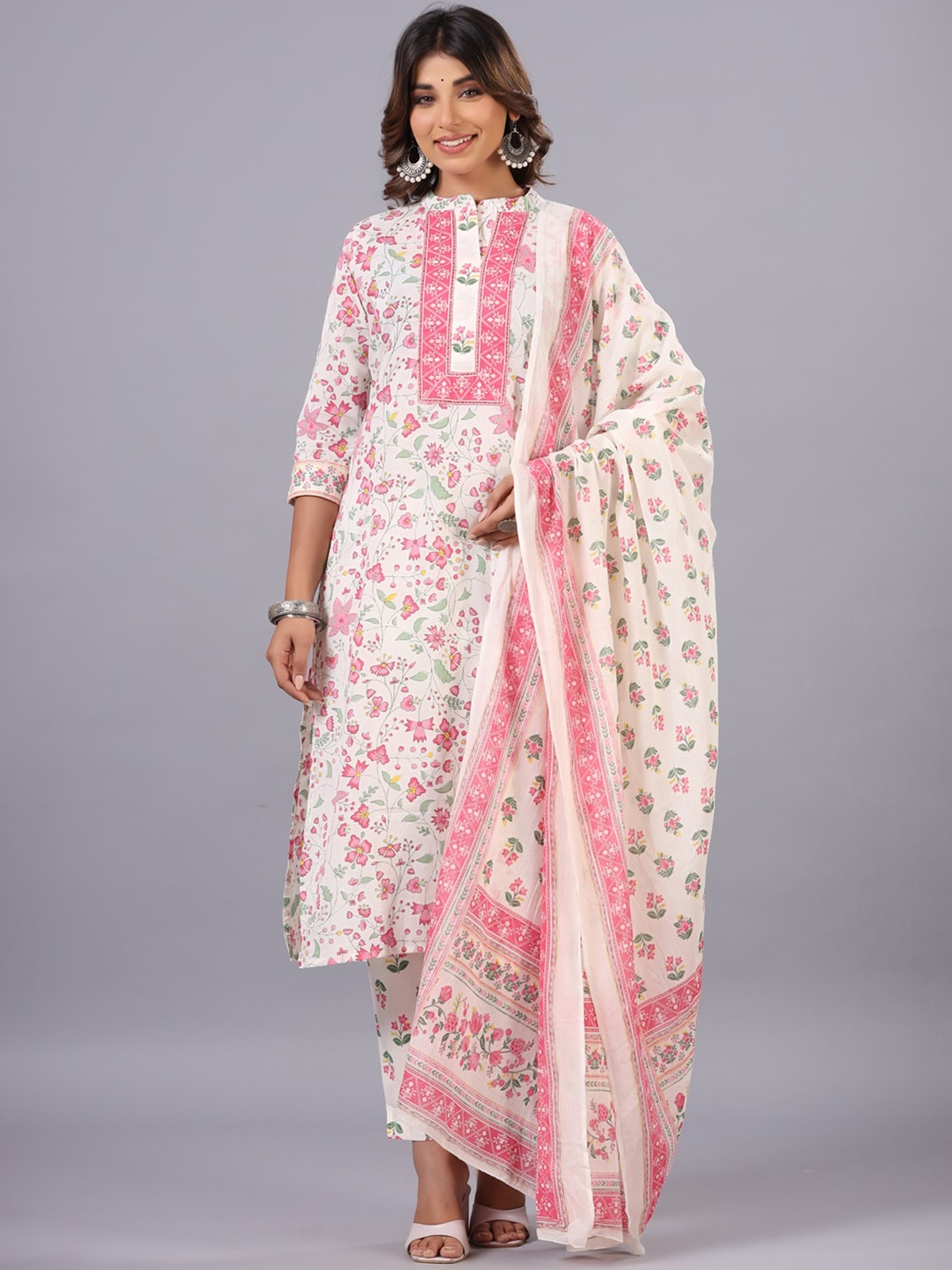 

Amchoor Floral Printed Mandarin Collar Kurta with Trousers & Dupatta, Cream