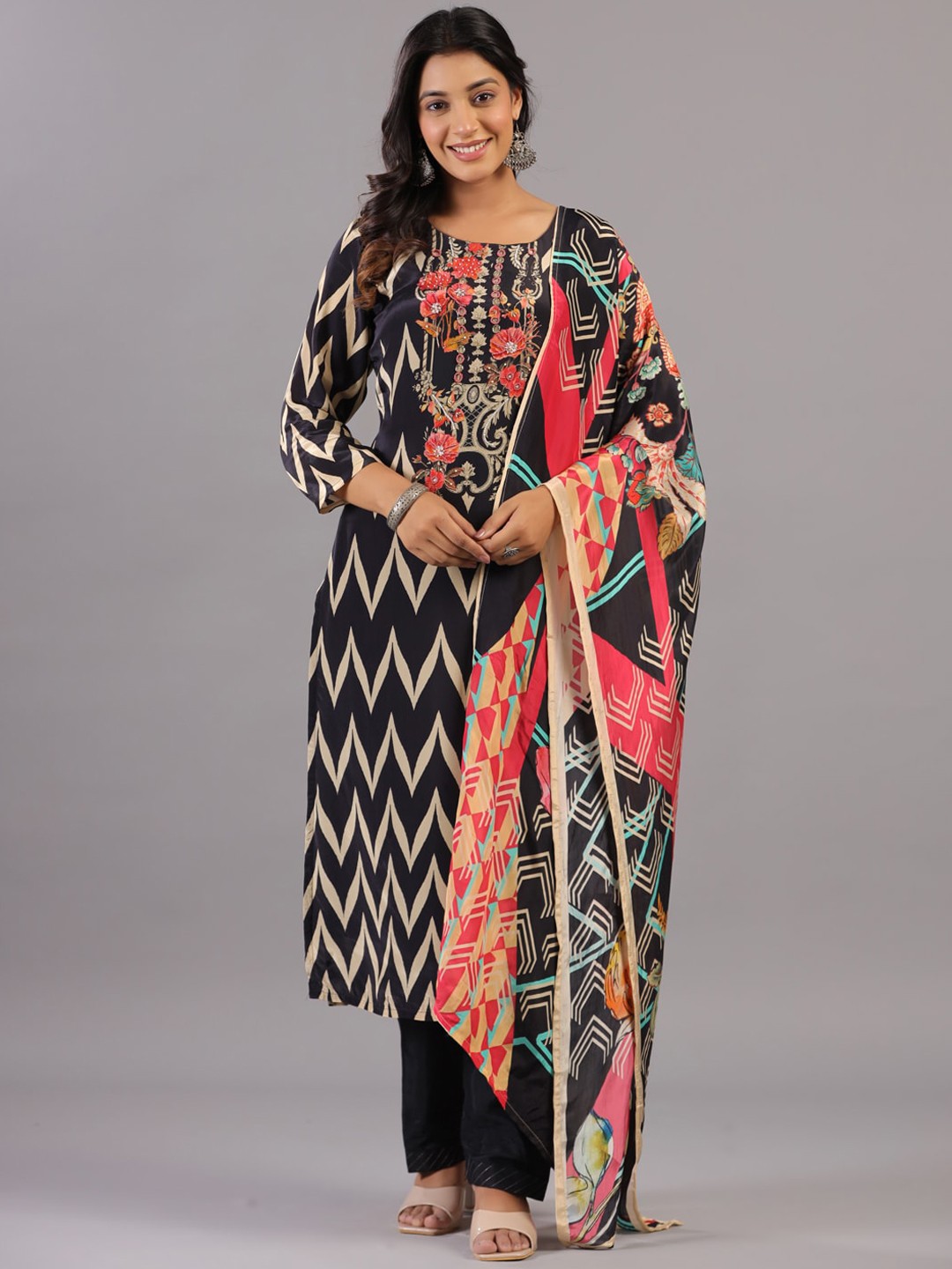 

Amchoor Chevron Printed Regular Thread Work Satin Straight Kurta With Trousers & Dupatta, Black