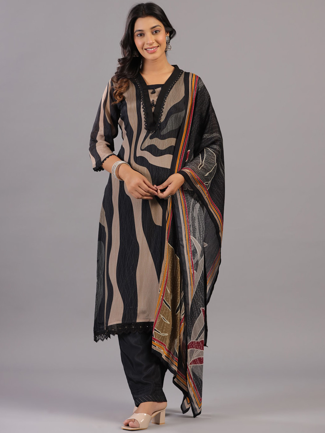 

Amchoor Abstract Printed Thread Work Straight Kurta With Trousers & Dupatta, Black