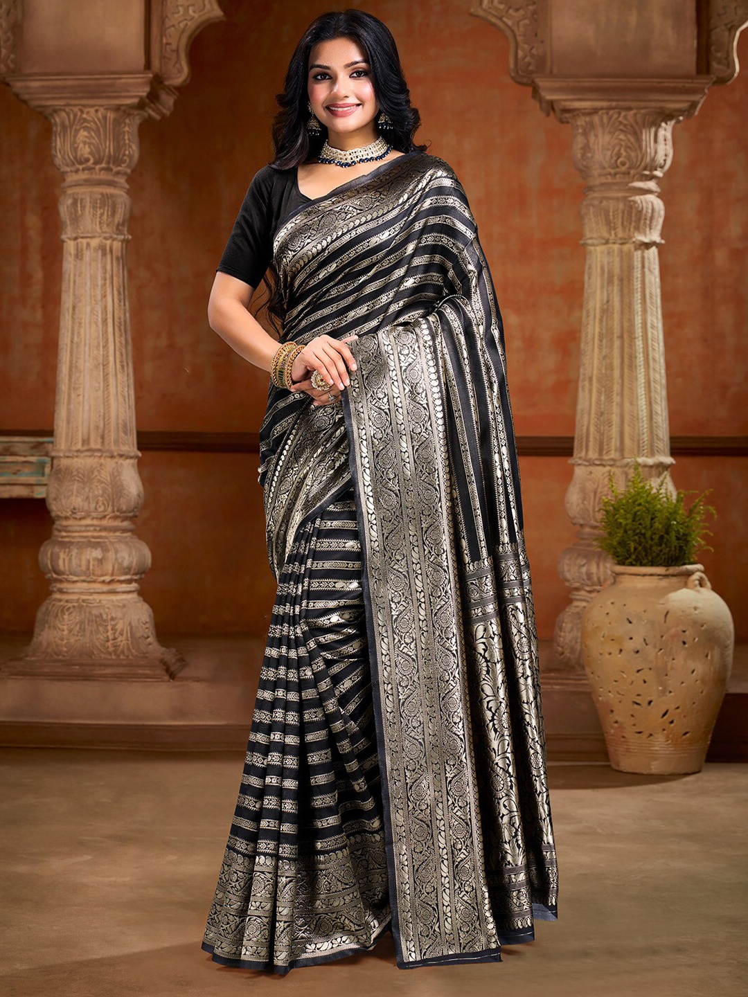 

DIVASTRI Striped Zari Art Silk Banarasi Saree, Black