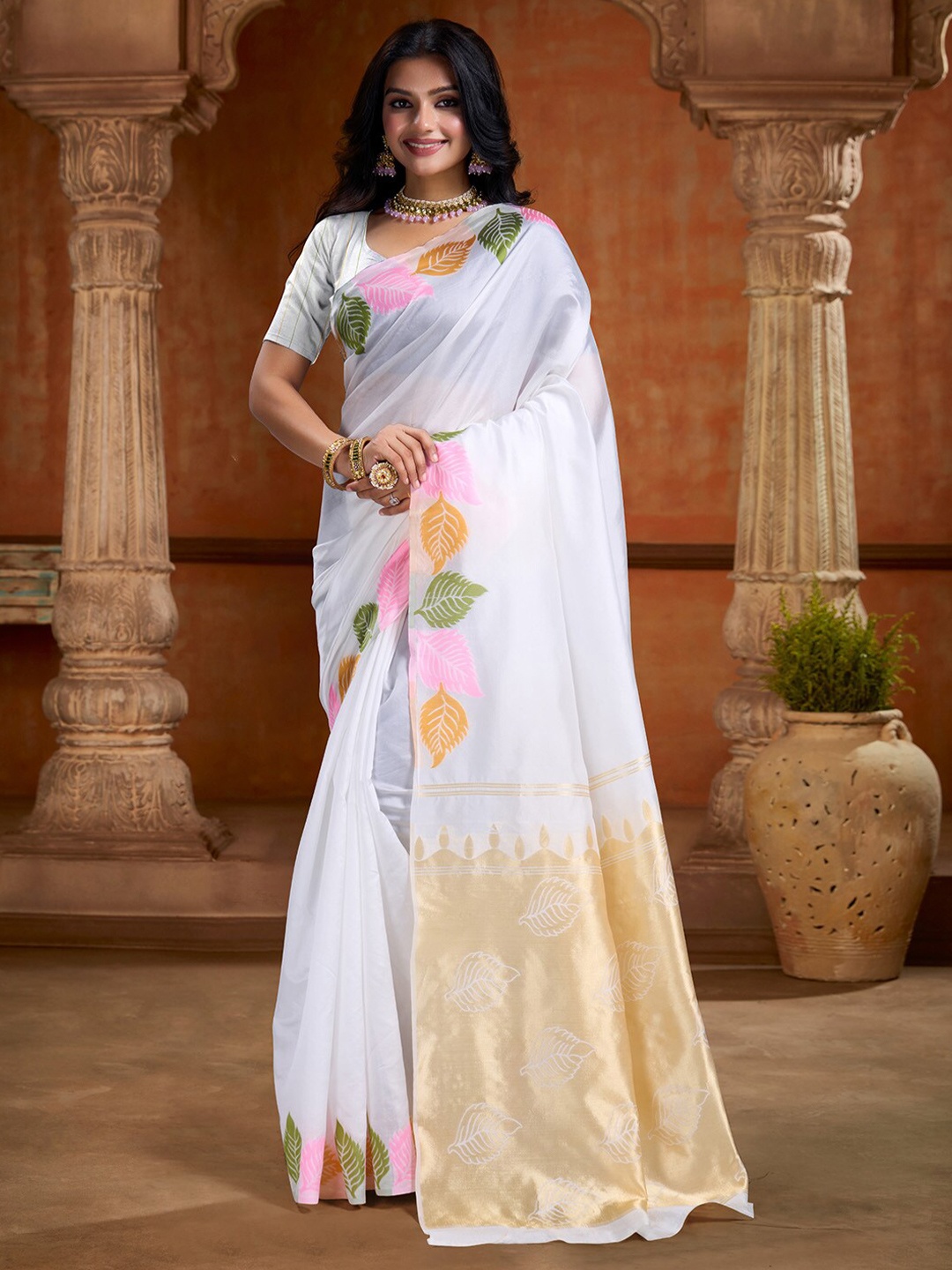 

DIVASTRI Ethnic Motifs Zari Art Silk Banarasi Saree, White