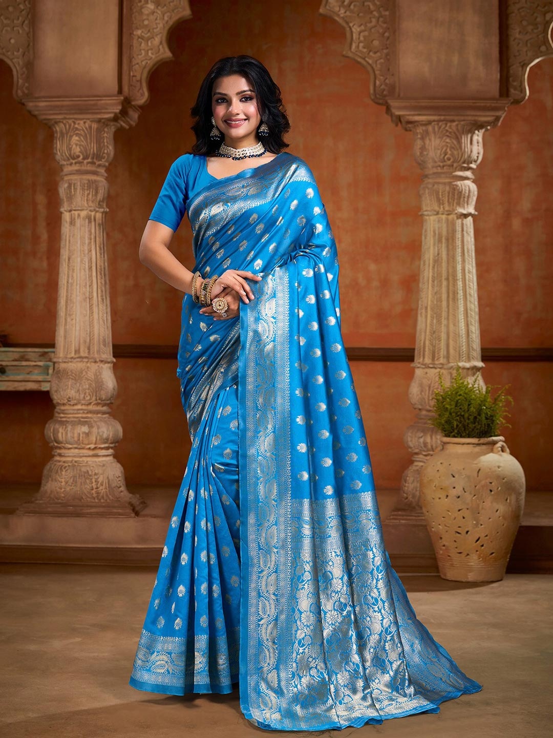 

DIVASTRI Ethnic Motifs Zari Art Silk Banarasi Saree, Blue