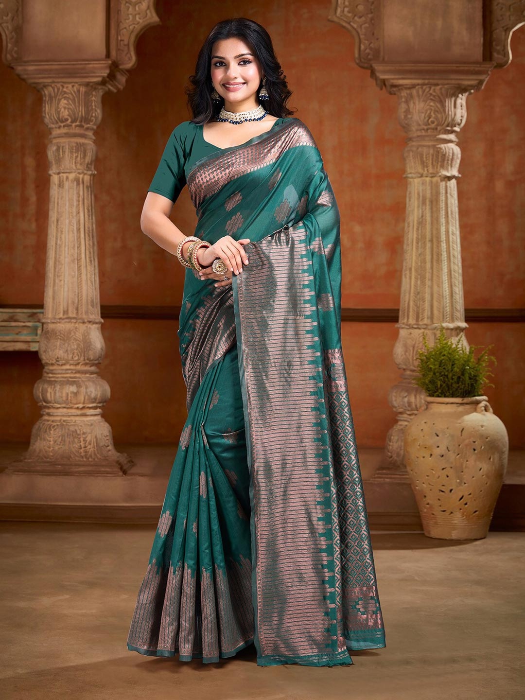 

DIVASTRI Ethnic Motifs Zari Art Silk Banarasi Saree, Green