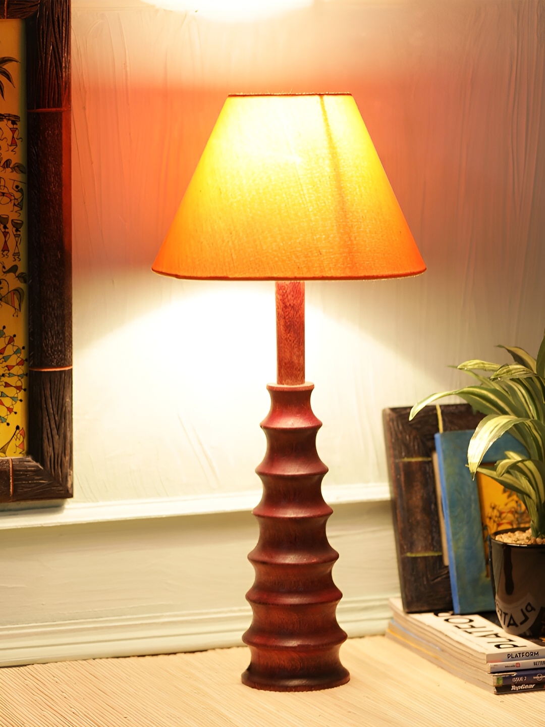 

VarEesha Maroon Wooden Contemporary Frustum Shaped Table Lamp