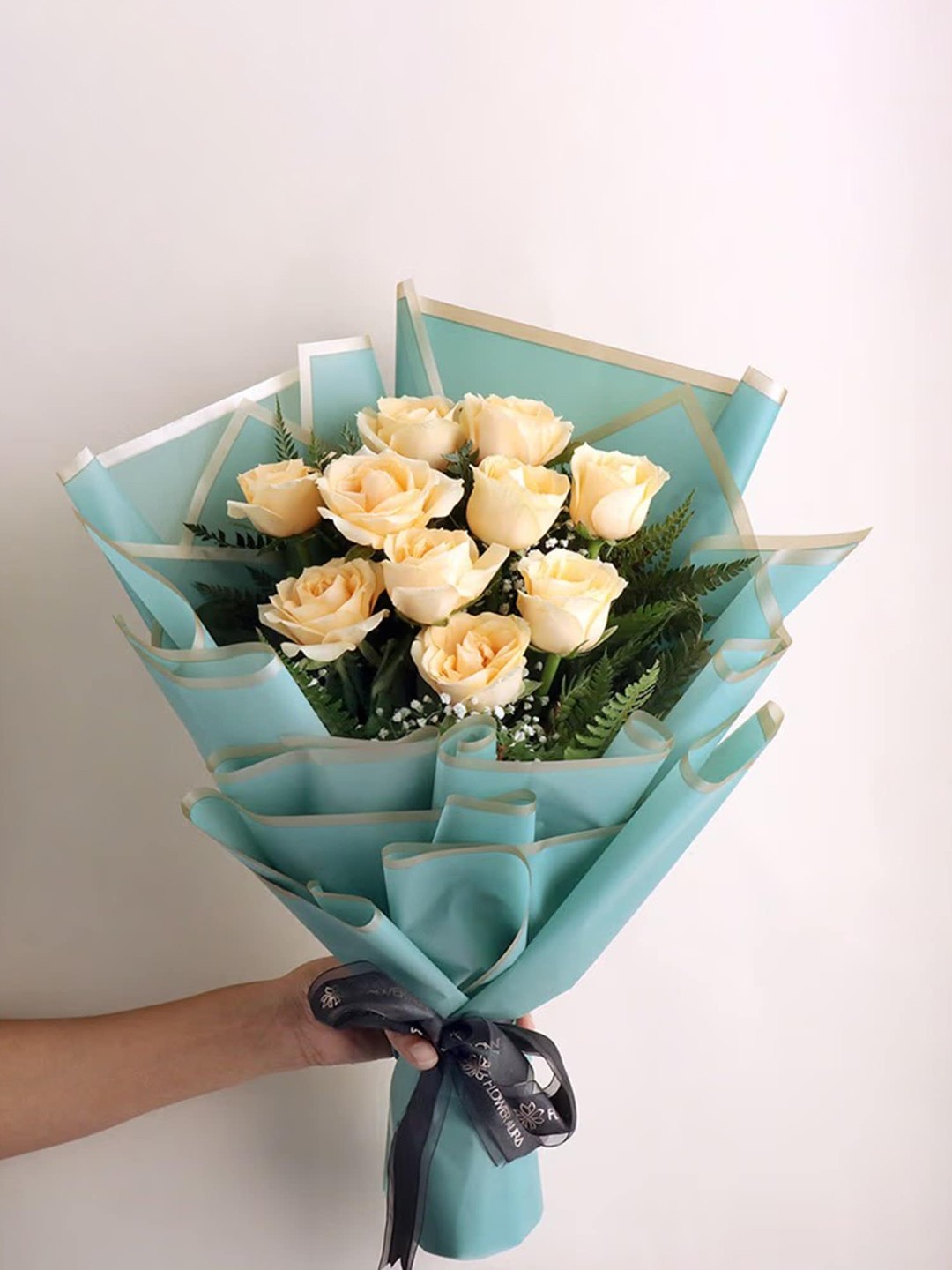 

Floweraura Peach 10 Pieces Fresh Flowers Bouquet