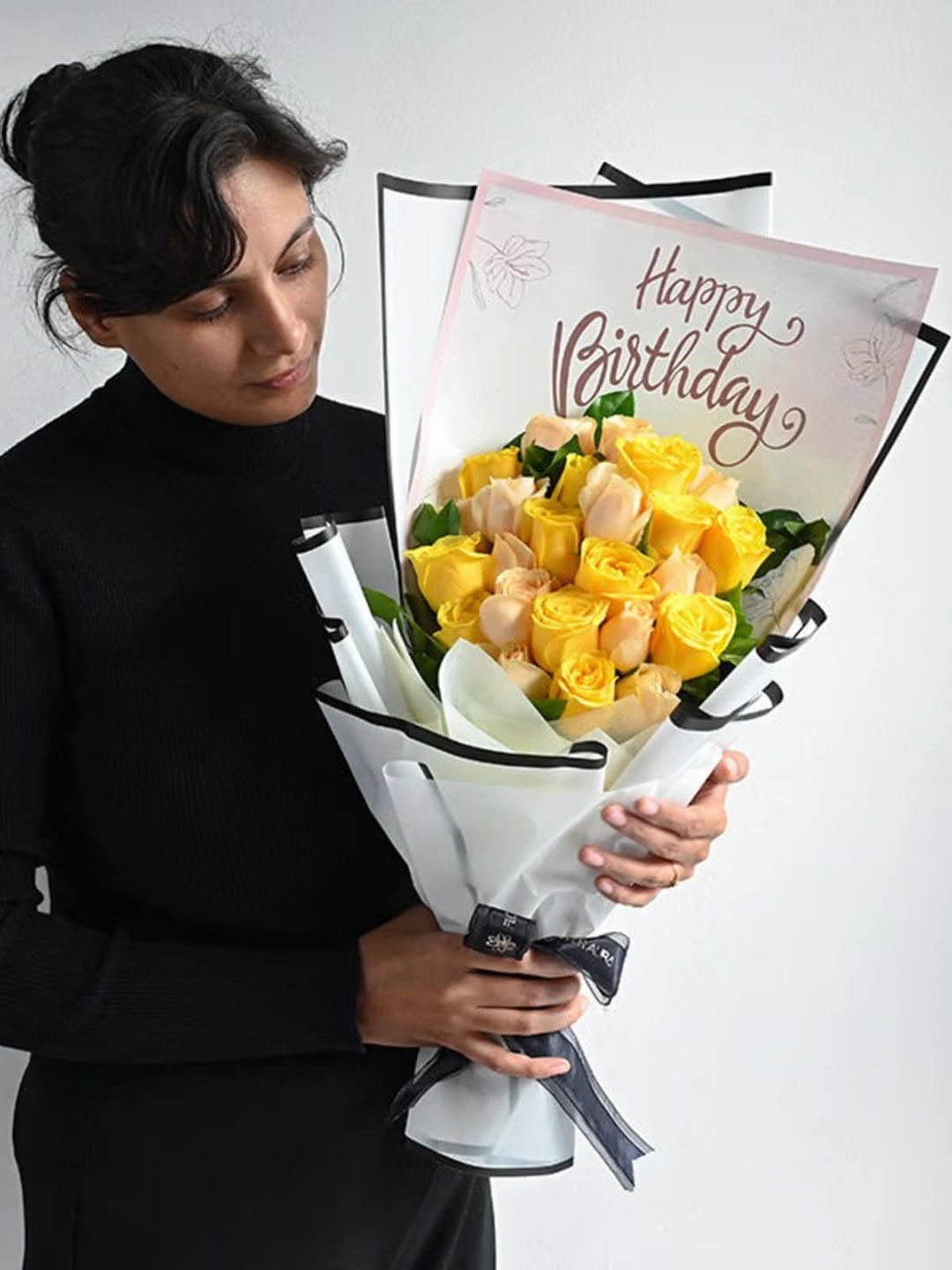 

Floweraura Yellow & Peach 20 Pieces Fancy Birthday Special Roses Fresh Flowers Bouquet