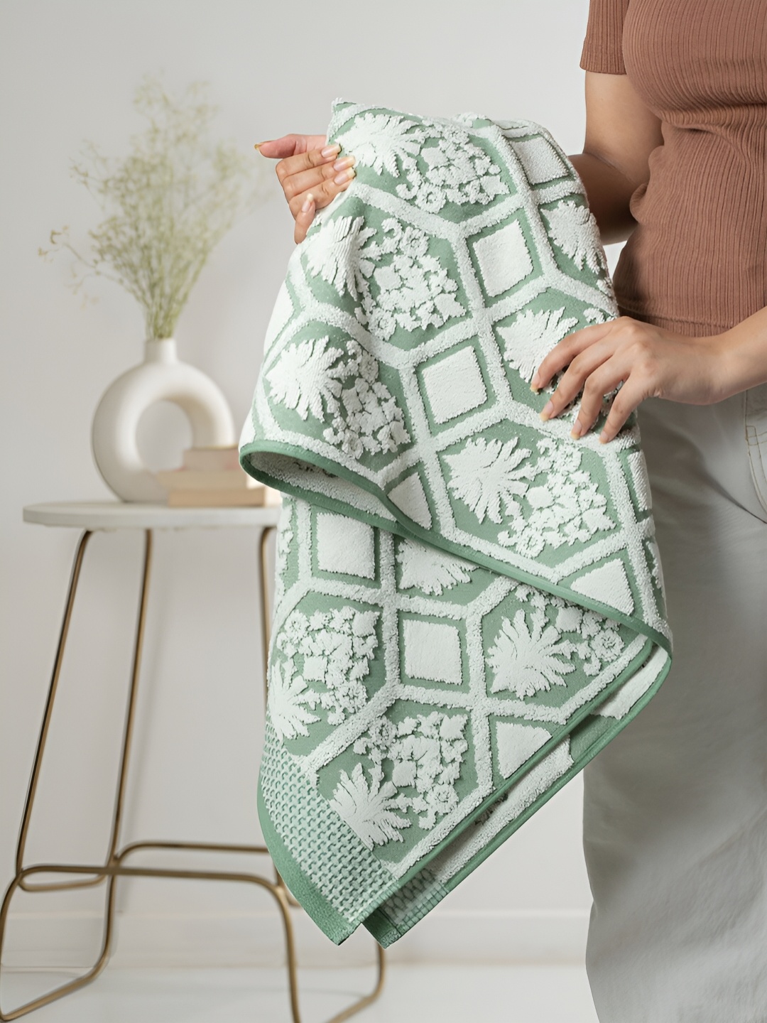 

MYTRIDENT Lime Green & White Printed Cotton 500 GSM Bath Towel