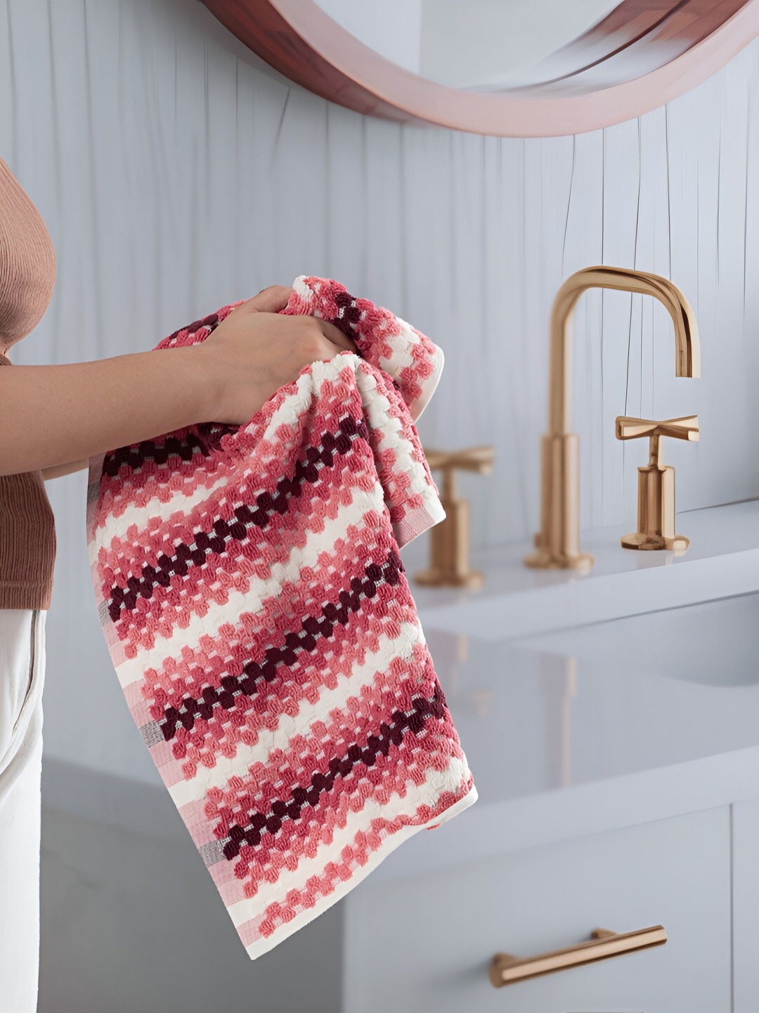 

MYTRIDENT Classic 2 Pieces Red Striped Hand Towels