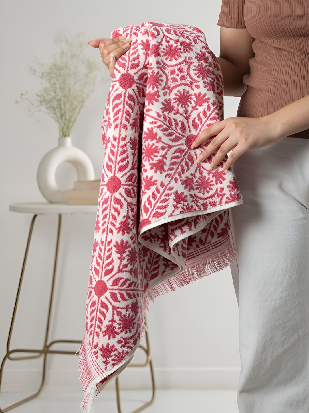 

MYTRIDENT Pink & White Printed Cotton 500 GSM Bath Towel