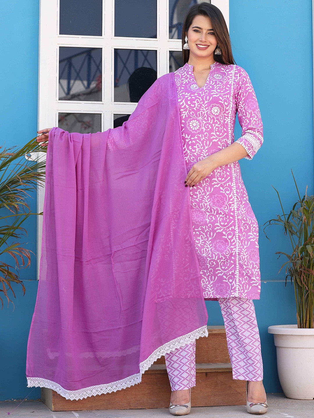 

SINGNI Ethnic Motifs Mandarin Collar Three-Quarter Sleeves Pure Cotton Kurta Set, Pink