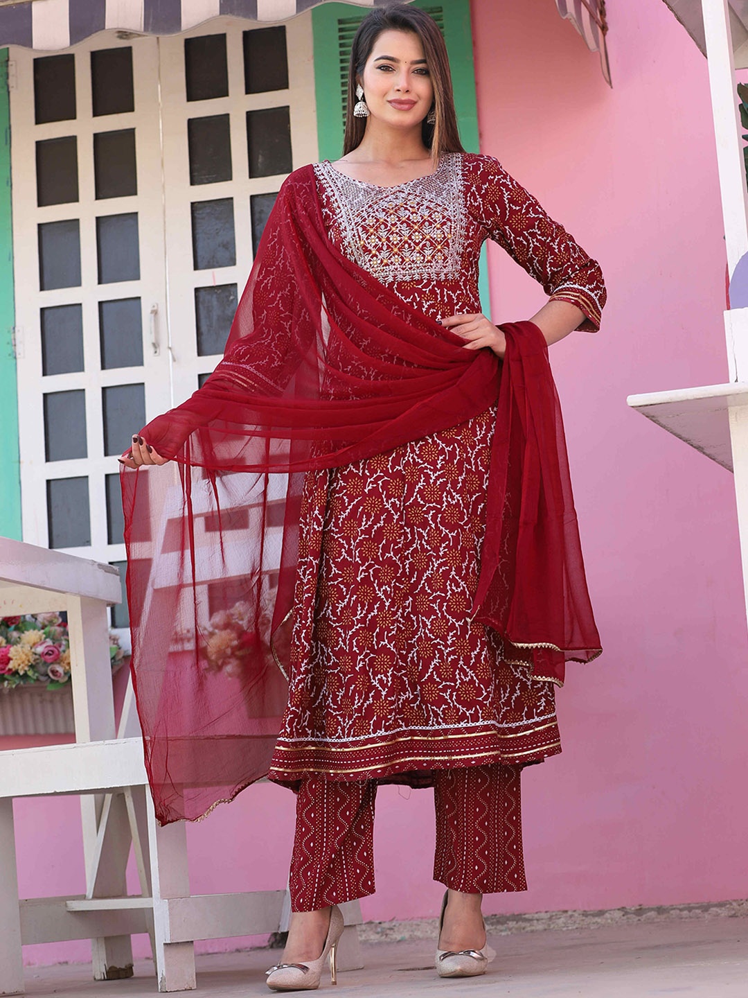 

SINGNI Ethnic Motifs Embroidered Round Neck Three-Quarter Sleeves Kurta Set, Maroon