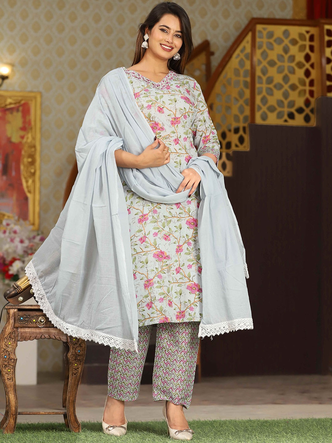 

SINGNI Floral Embroidered Regular Pure Cotton Kurta with Trousers & Dupatta, Grey