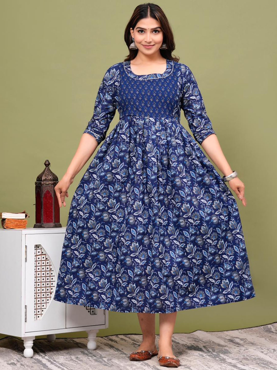 

NITVAN Floral Printed Gotta Patti Floral Maternity Anarkali Kurta, Navy blue