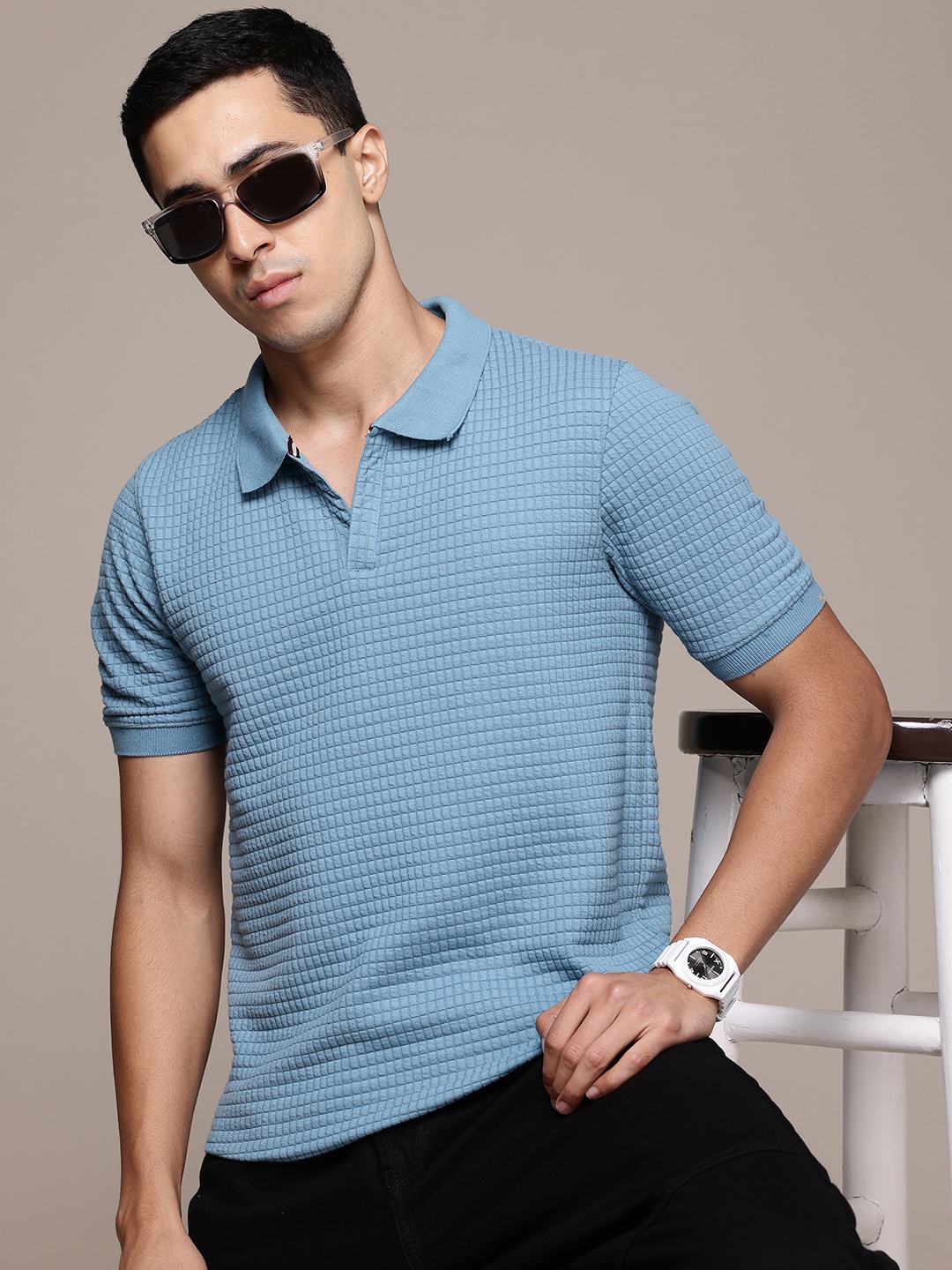 

Roadster The Lifestyle Co. Geometric Self Design Polo Collar T-shirt, Blue