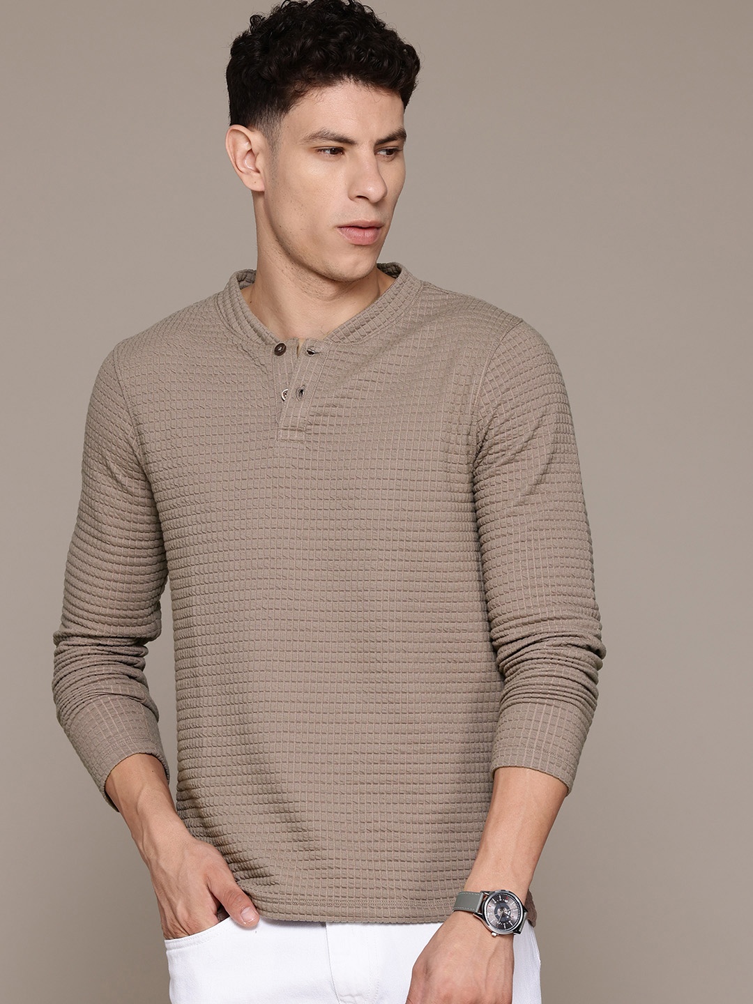 

The Roadster Lifestyle Co. Men Self-Checked T-shirt, Taupe