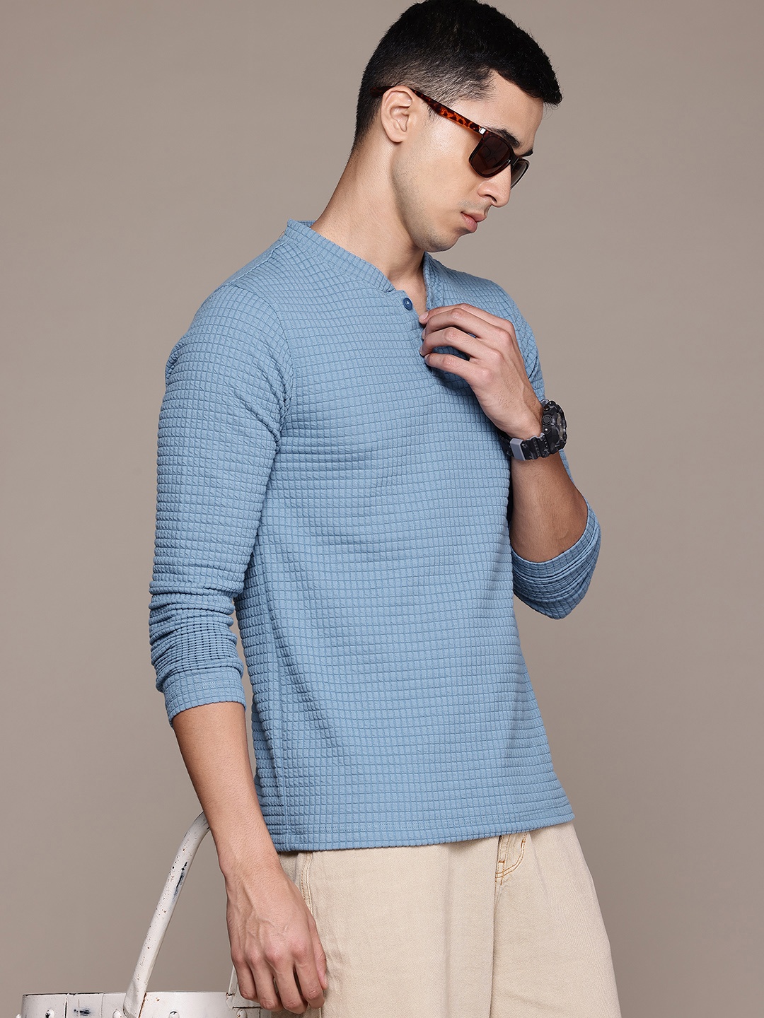 

The Roadster Lifestyle Co. Men Self Checked Henley Neck T-shirt, Blue