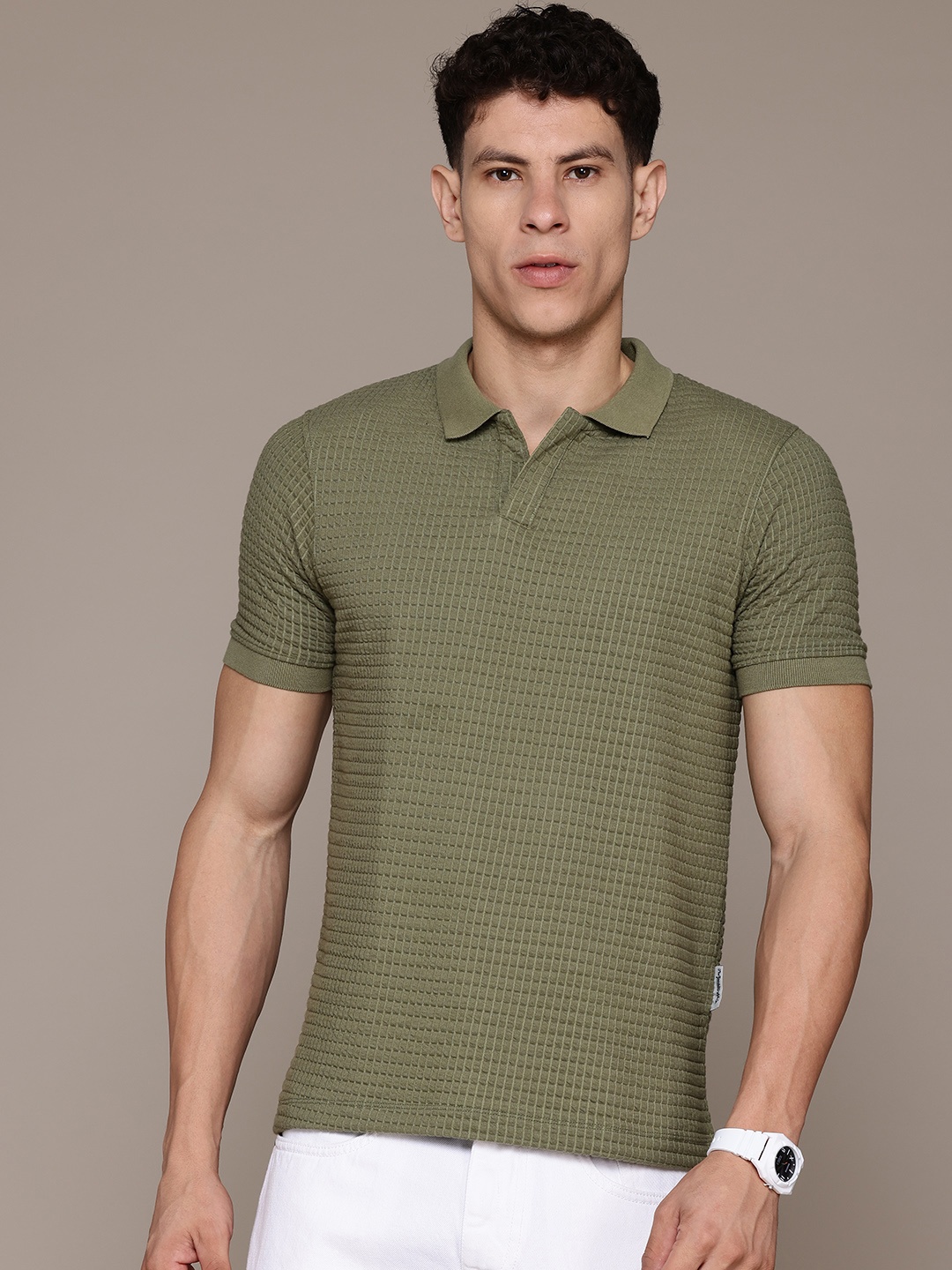 

The Roadster Lifestyle Co. Men Self-Checked Polo Collar T-shirt, Olive