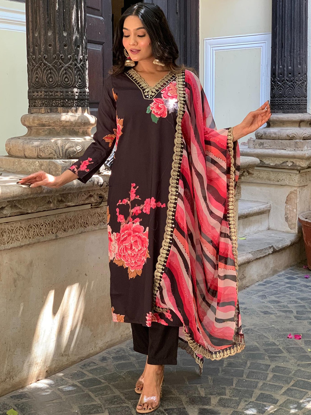 

KALINI Floral Printed Gotta Patti Kurta ,Trousers & Dupatta, Black