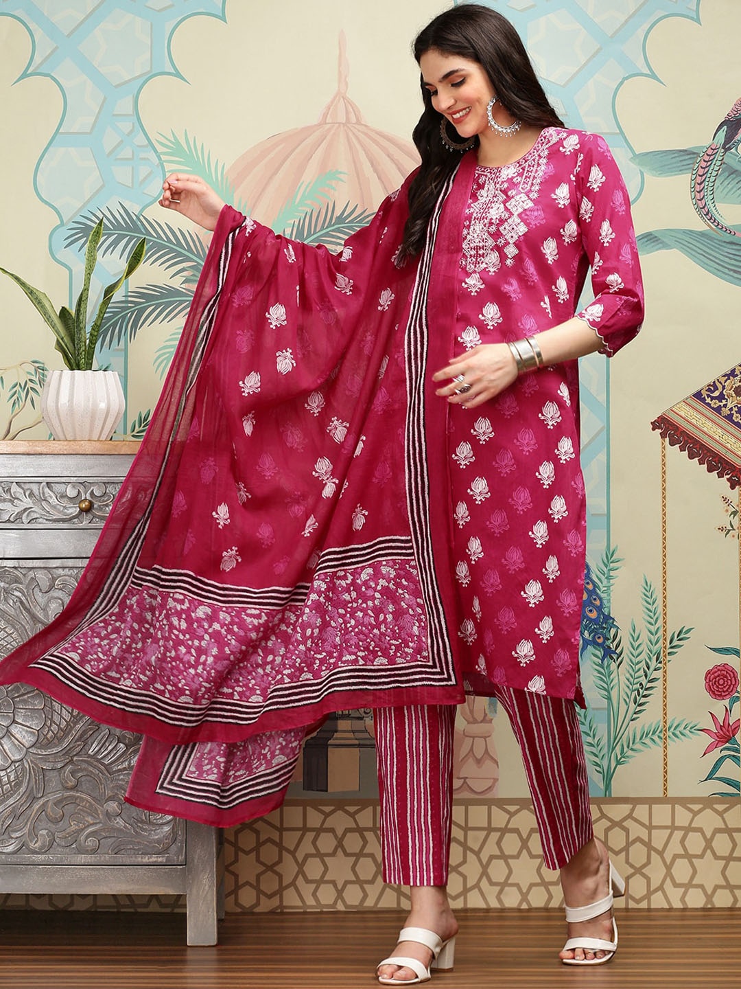 

Ishin Pink Floral Printed Regular Pure Cotton Straight Kurta With Trousers & With Dupatta