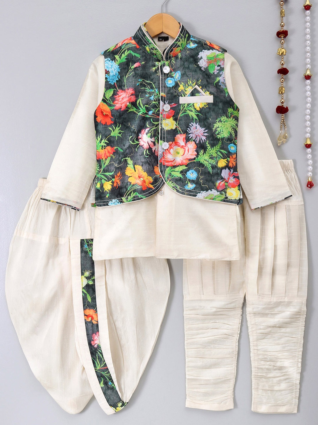 

BAESD Boys Floral Printed Mandarin Collar Above Knee Straight Kurta With Pyjamas, Cream
