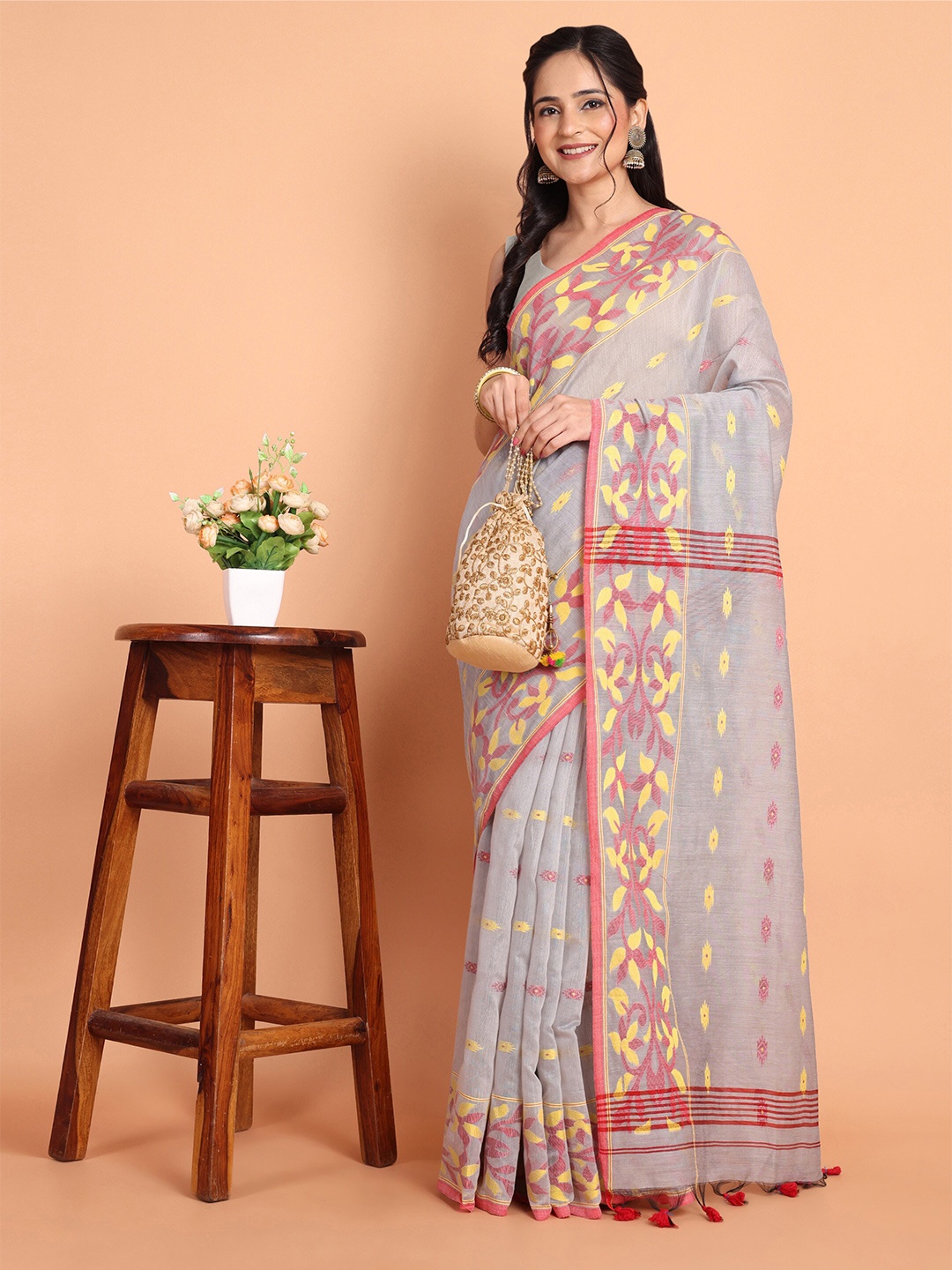 

TANTLOOM Woven Design Handloom Saree, Grey
