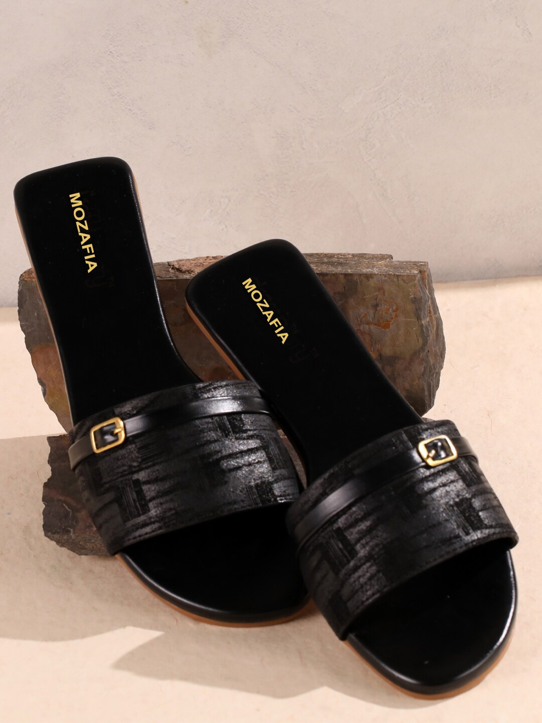 

MOZAFIA Open Toe Flats with Buckles, Black
