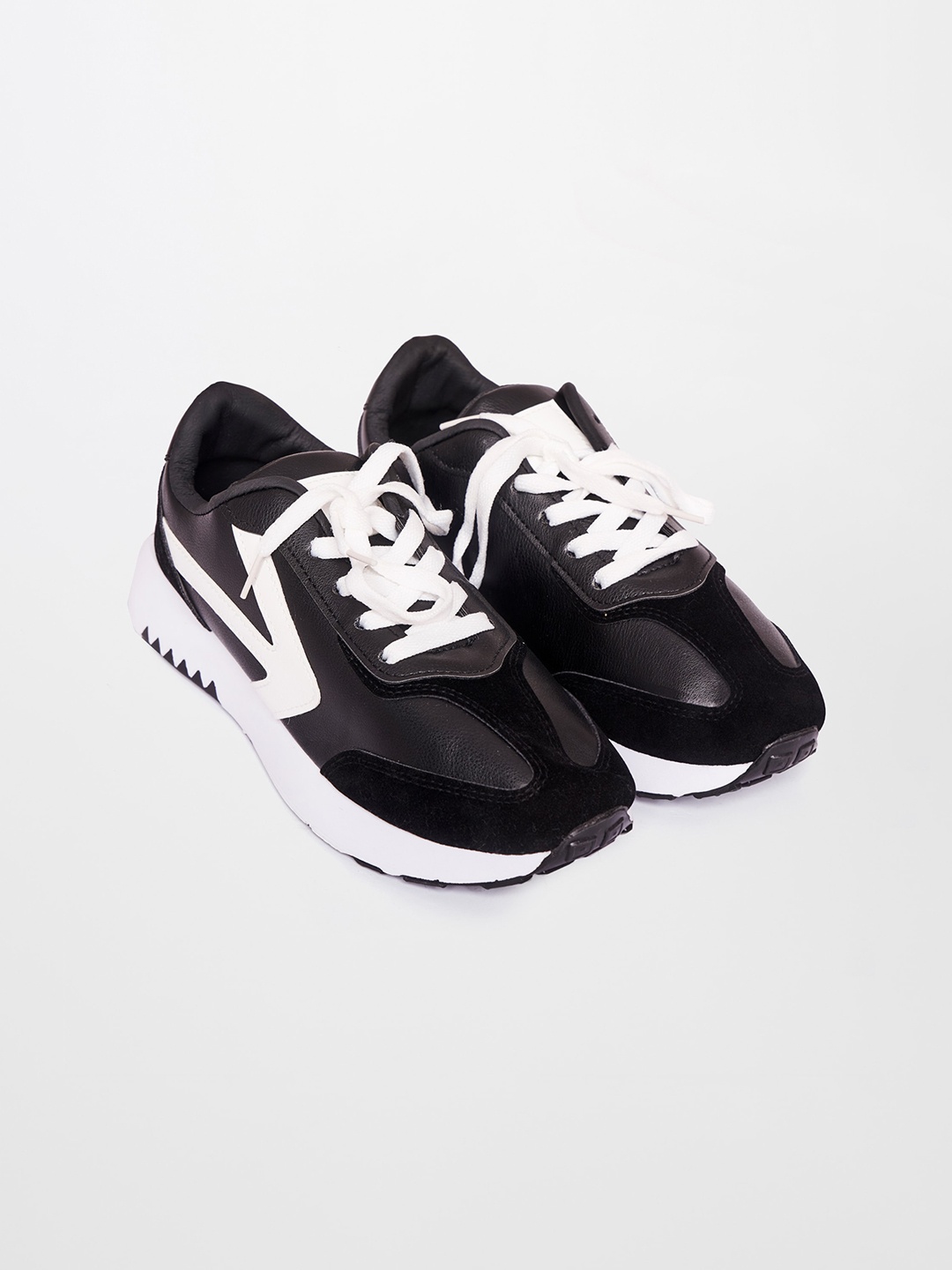 

AND Women Printed Sneakers, Black