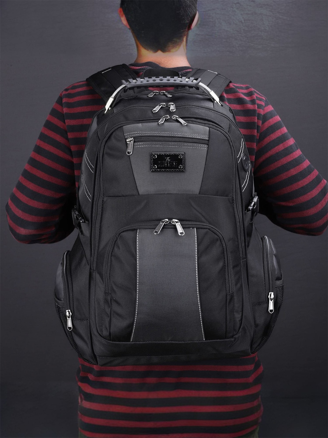 

THE CLOWNFISH Unisex Laptop Bag with USB Charging, Black