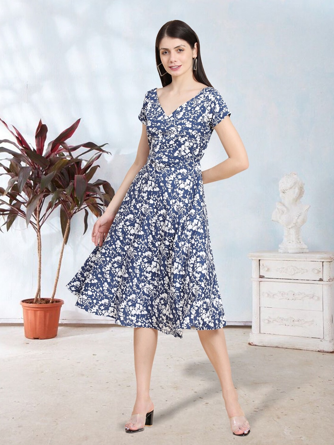 

KERI PERRY Floral Printed V-Neck Short Sleeves Fit & Flare Dress, Blue