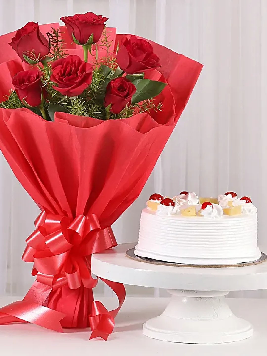 

fnp Set Of 2 Roses & Round Pineapple Cream Cake Gift - 500 Gms, Red