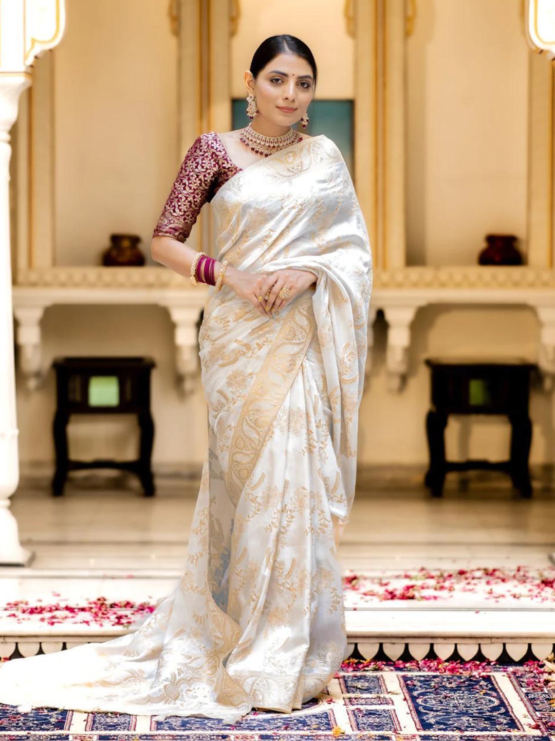 

HERE&NOW Woven Design Zari Silk Blend Banarasi Saree, White