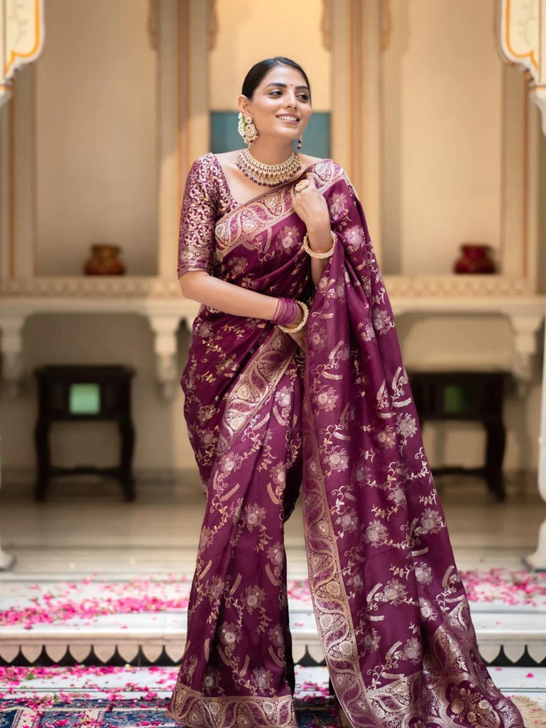 

HERE&NOW Woven Design Zari Silk Blend Banarasi Saree, Magenta
