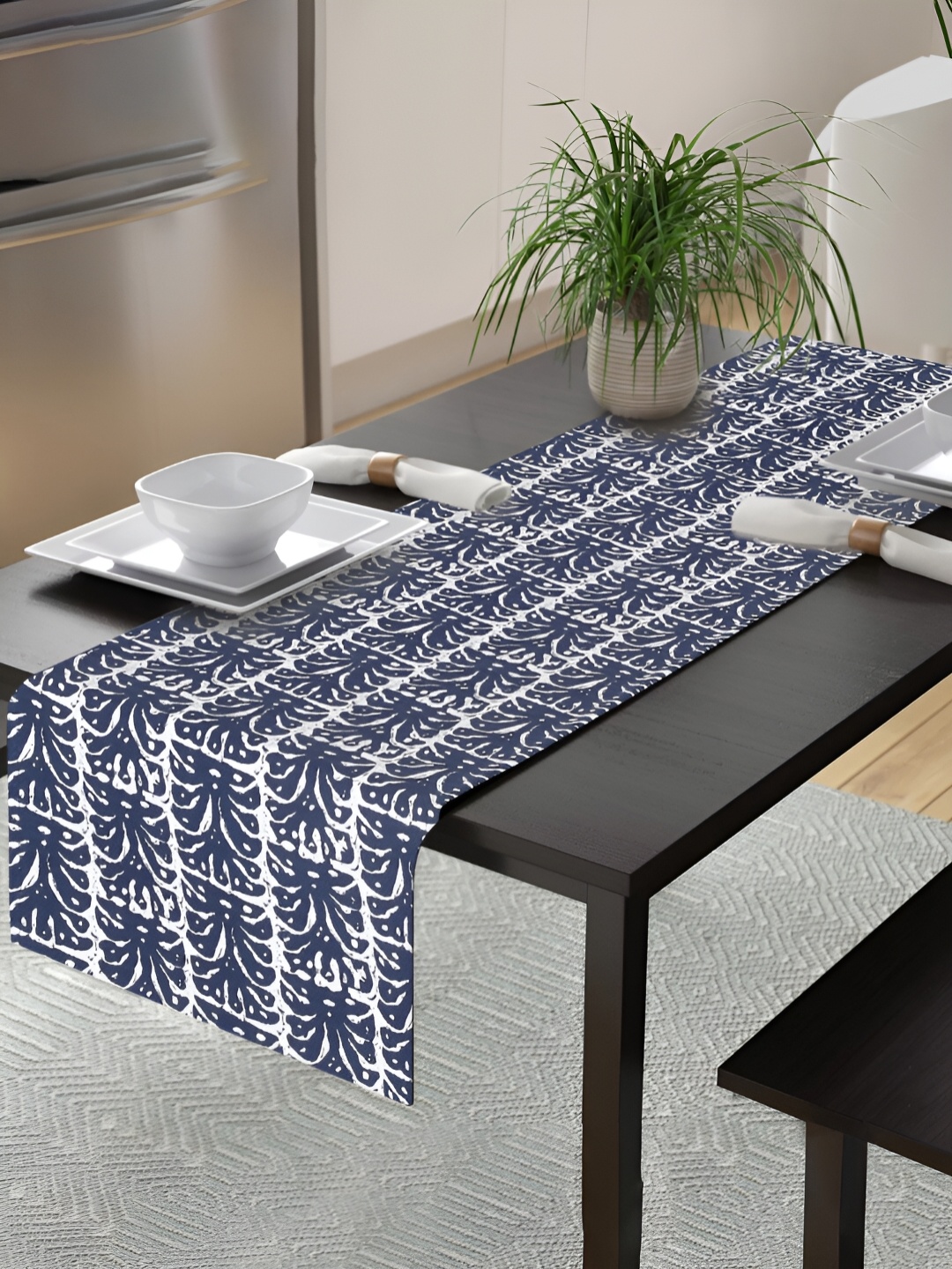 

TARAN LIVING Blue & White Ethnic Motifs Printed Pure Cotton Table Runner